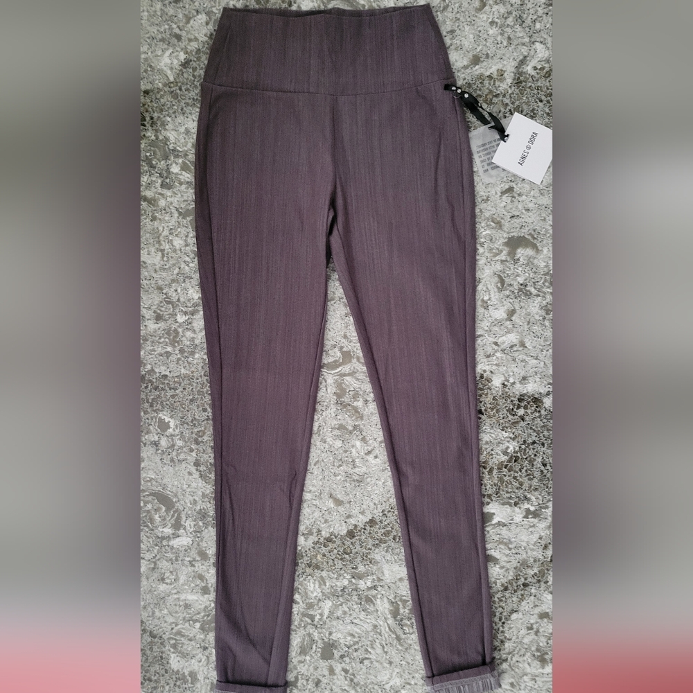 Agnes and Dora knit Jegging